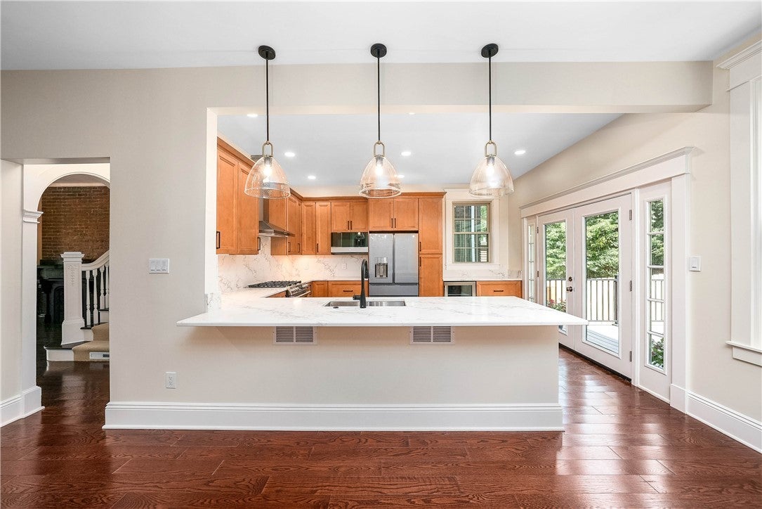 Pittsburgh, Pennsylvania, 15217, United States, 5 Bedrooms Bedrooms, ,4 BathroomsBathrooms,Residential,Active,1922334