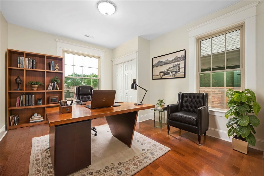 Pittsburgh, Pennsylvania, 15217, United States, 5 Bedrooms Bedrooms, ,4 BathroomsBathrooms,Residential,Active,1922334