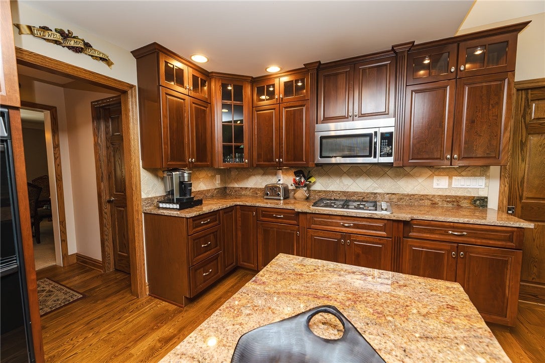 Valencia, Pennsylvania, 16059, United States, 4 Bedrooms Bedrooms, ,4 BathroomsBathrooms,Residential,Active,1922744