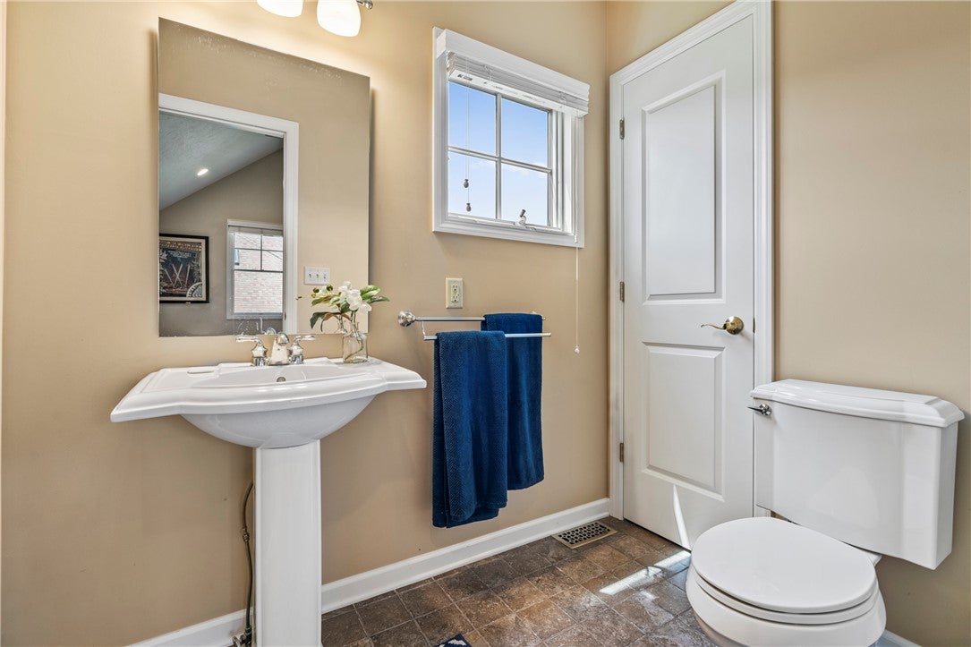 Pittsburgh, Pennsylvania, 15217, United States, 4 Bedrooms Bedrooms, ,4 BathroomsBathrooms,Residential,Active,1899201