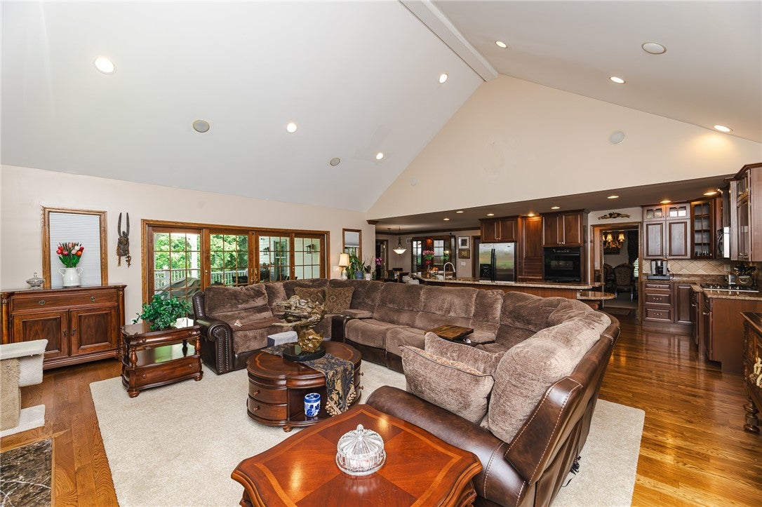 Valencia, Pennsylvania, 16059, United States, 4 Bedrooms Bedrooms, ,4 BathroomsBathrooms,Residential,Active,2011196