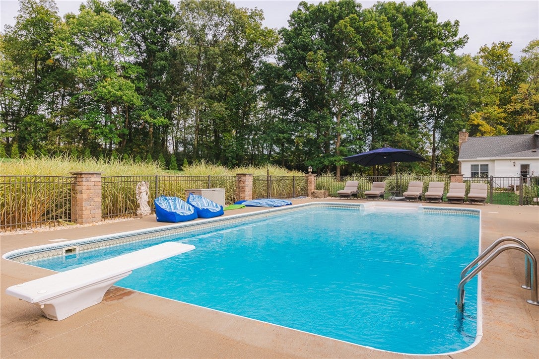 Valencia, Pennsylvania, 16059, United States, 4 Bedrooms Bedrooms, ,4 BathroomsBathrooms,Residential,Active,2011196