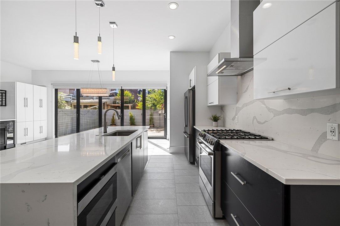 Pittsburgh, Pennsylvania, 15201, United States, 3 Bedrooms Bedrooms, ,4 BathroomsBathrooms,Residential,Active,1968384