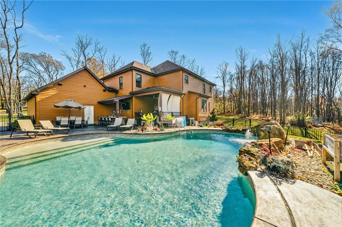 Murrysville, Pennsylvania, 15668, United States, 4 Bedrooms Bedrooms, ,5 BathroomsBathrooms,Residential,Active,1989780