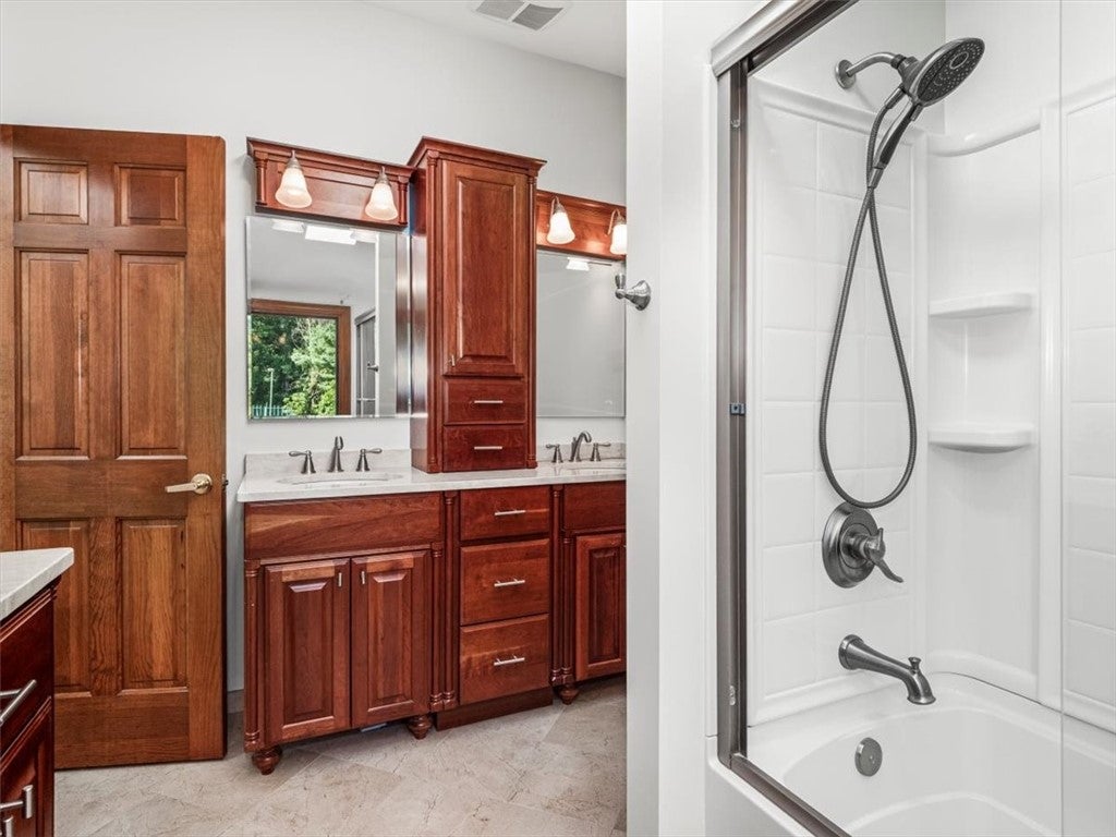 Pittsburgh, Pennsylvania, 15241, United States, 4 Bedrooms Bedrooms, ,5 BathroomsBathrooms,Residential,Active,1926915