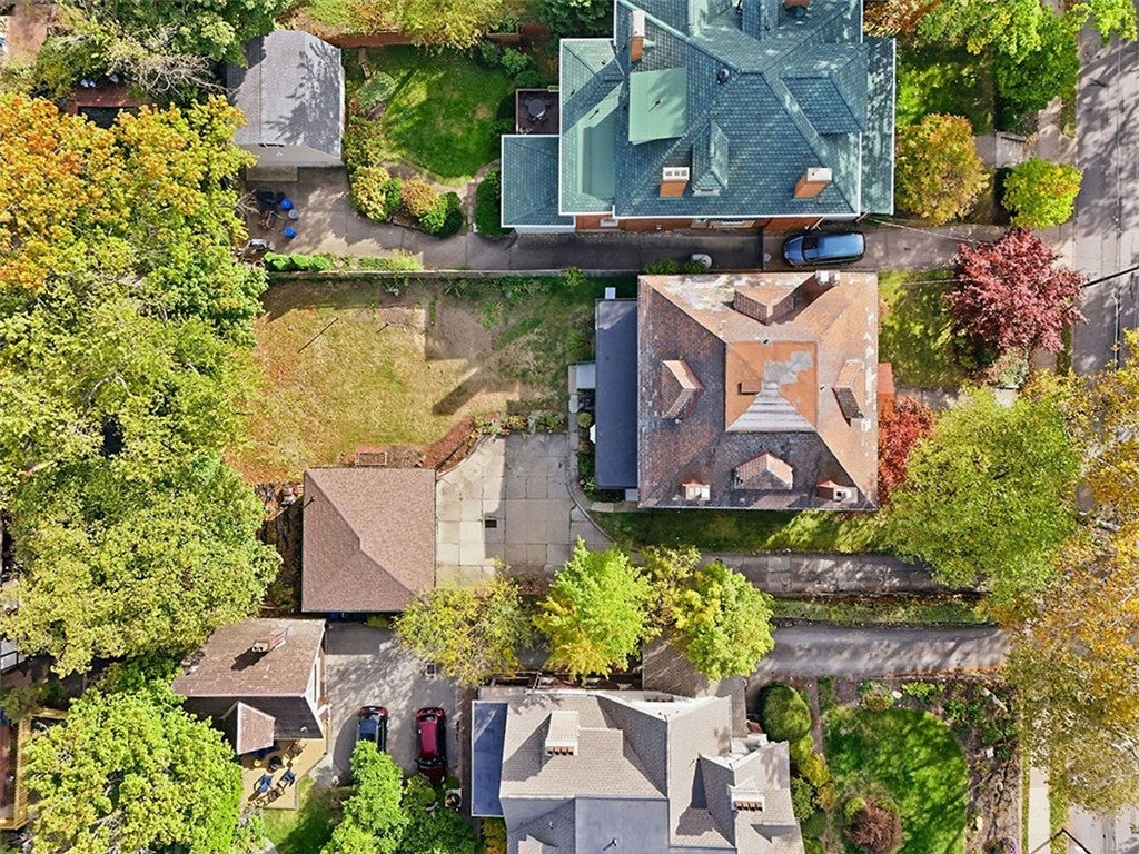 Pittsburgh, Pennsylvania, 15217, United States, 4 Bedrooms Bedrooms, ,3 BathroomsBathrooms,Residential,Active,1969666