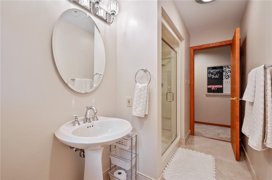 Pittsburgh, Pennsylvania, 15238, United States, 4 Bedrooms Bedrooms, ,4 BathroomsBathrooms,Residential,Active,1853348