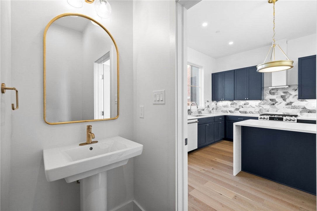 Pittsburgh, Pennsylvania, 15201, United States, 4 Bedrooms Bedrooms, ,5 BathroomsBathrooms,Residential,Active,1825068