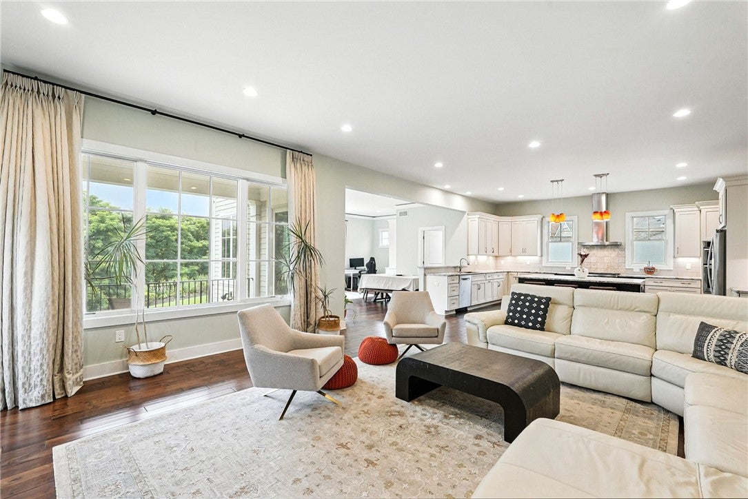 Pittsburgh, Pennsylvania, 15217, United States, 4 Bedrooms Bedrooms, ,5 BathroomsBathrooms,Residential,Active,1936146