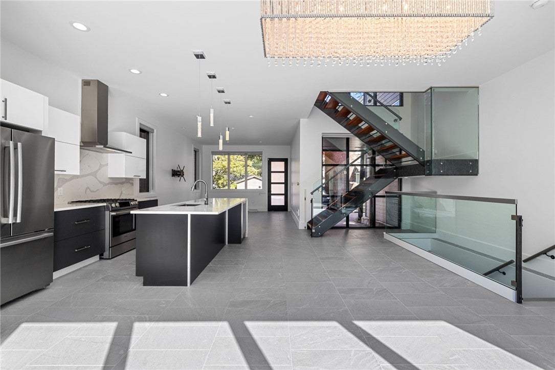 Pittsburgh, Pennsylvania, 15201, United States, 3 Bedrooms Bedrooms, ,4 BathroomsBathrooms,Residential,Active,1968384