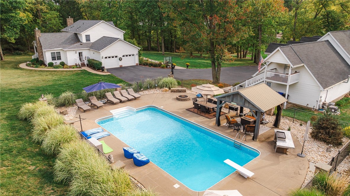 Valencia, Pennsylvania, 16059, United States, 4 Bedrooms Bedrooms, ,4 BathroomsBathrooms,Residential,Active,1922744