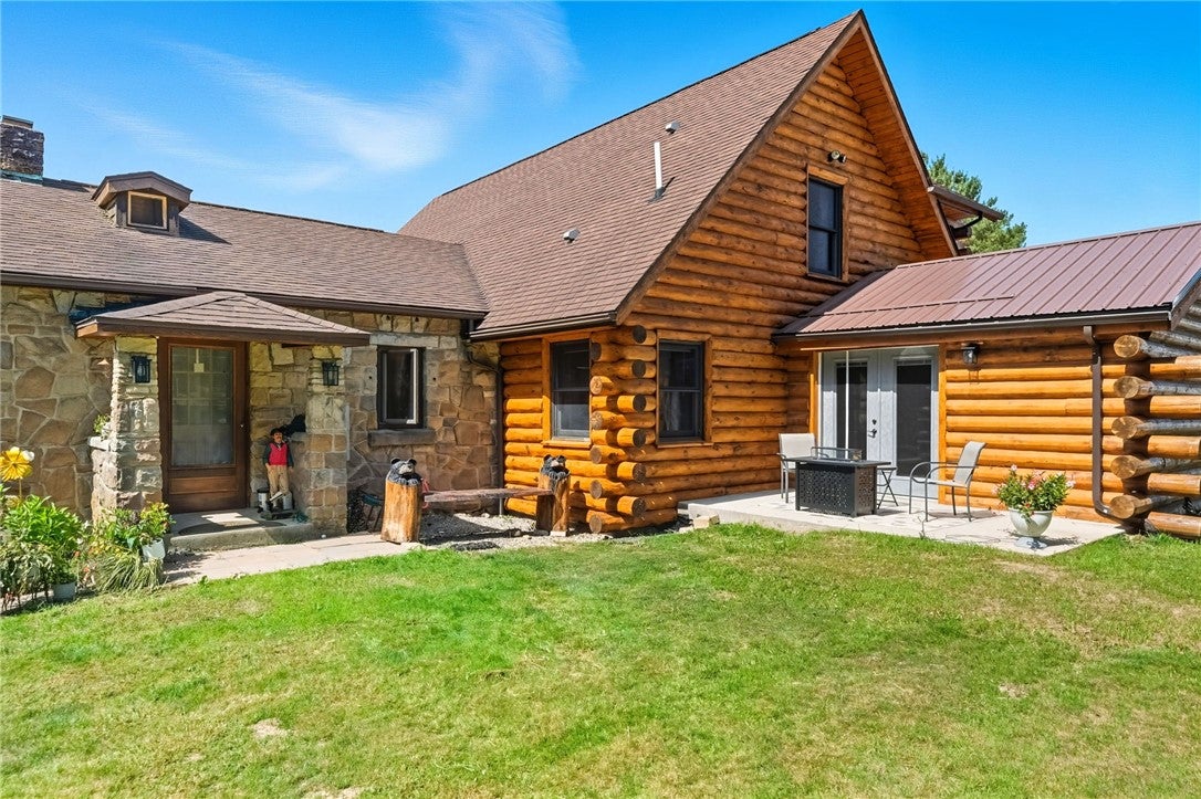 Emlenton, Pennsylvania, 16373, United States, 3 Bedrooms Bedrooms, ,3 BathroomsBathrooms,Residential,Active,1945255