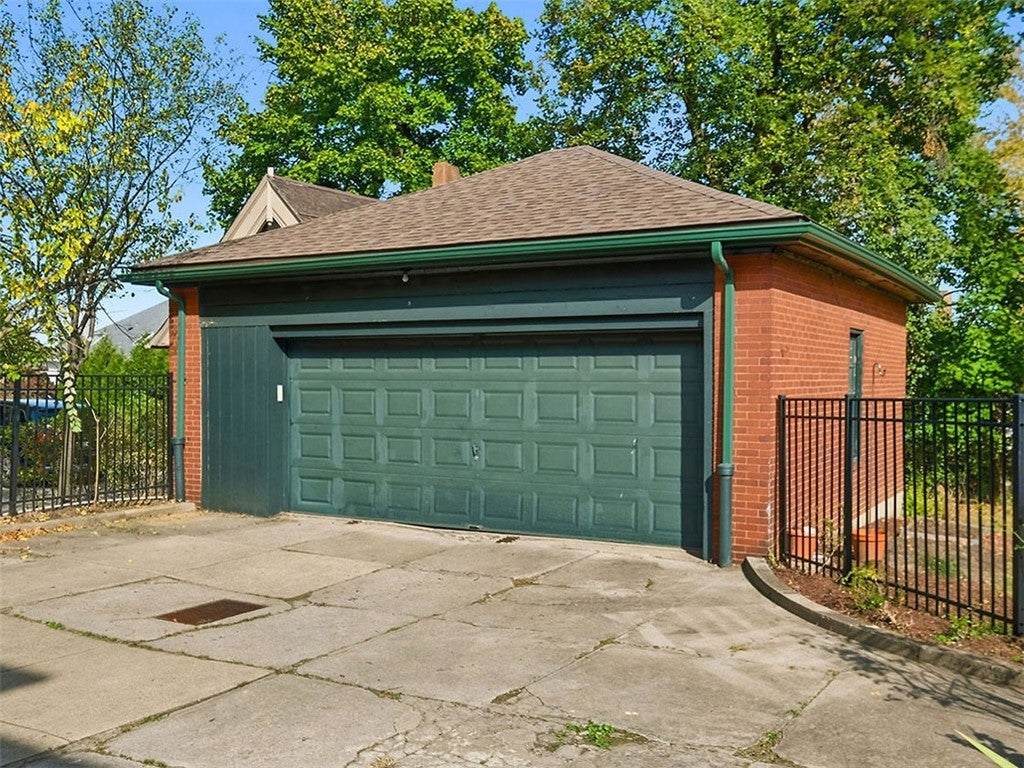 Pittsburgh, Pennsylvania, 15217, United States, 4 Bedrooms Bedrooms, ,3 BathroomsBathrooms,Residential,Active,1969666