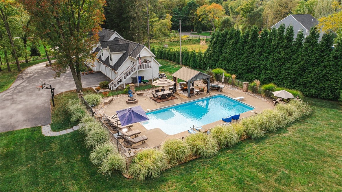 Valencia, Pennsylvania, 16059, United States, 4 Bedrooms Bedrooms, ,4 BathroomsBathrooms,Residential,Active,1922744