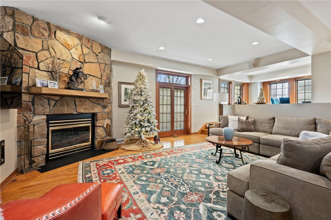 Pittsburgh, Pennsylvania, 15238, United States, 4 Bedrooms Bedrooms, ,4 BathroomsBathrooms,Residential,Active,1853348