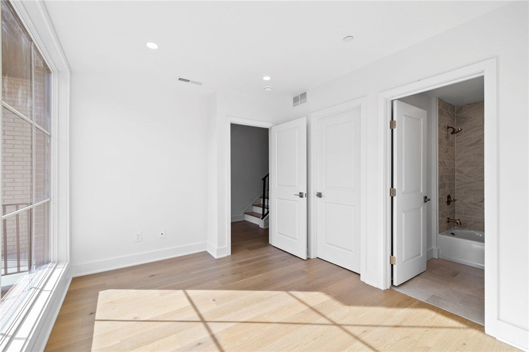 Pittsburgh, Pennsylvania, 15201, United States, 4 Bedrooms Bedrooms, ,5 BathroomsBathrooms,Residential,Active,1825068