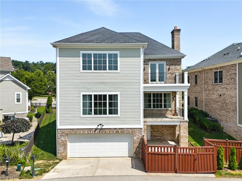 Pittsburgh, Pennsylvania, 15217, United States, 4 Bedrooms Bedrooms, ,5 BathroomsBathrooms,Residential,Active,1936146