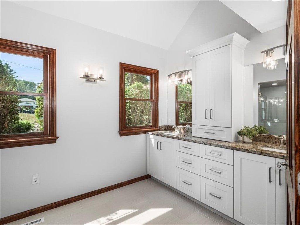 Pittsburgh, Pennsylvania, 15241, United States, 4 Bedrooms Bedrooms, ,5 BathroomsBathrooms,Residential,Active,1926915