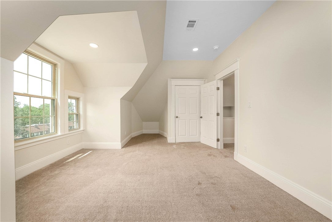Pittsburgh, Pennsylvania, 15217, United States, 5 Bedrooms Bedrooms, ,4 BathroomsBathrooms,Residential,Active,1922334