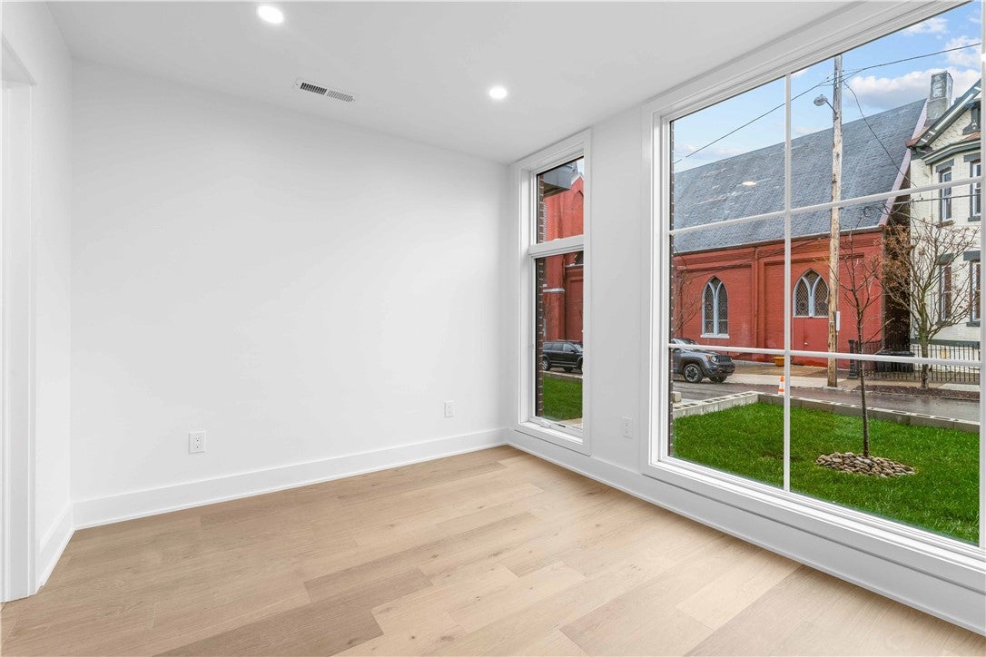 Pittsburgh, Pennsylvania, 15201, United States, 4 Bedrooms Bedrooms, ,5 BathroomsBathrooms,Residential,Active,1825068