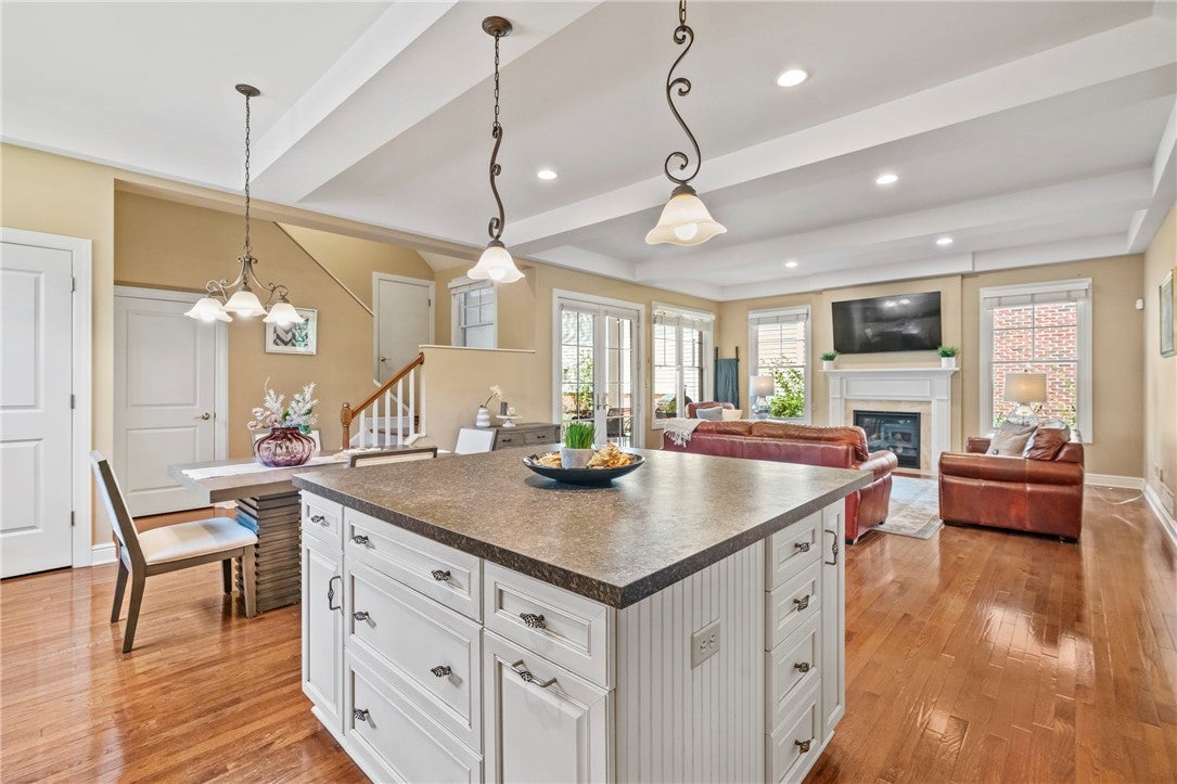 Pittsburgh, Pennsylvania, 15217, United States, 4 Bedrooms Bedrooms, ,4 BathroomsBathrooms,Residential,Active,1899201