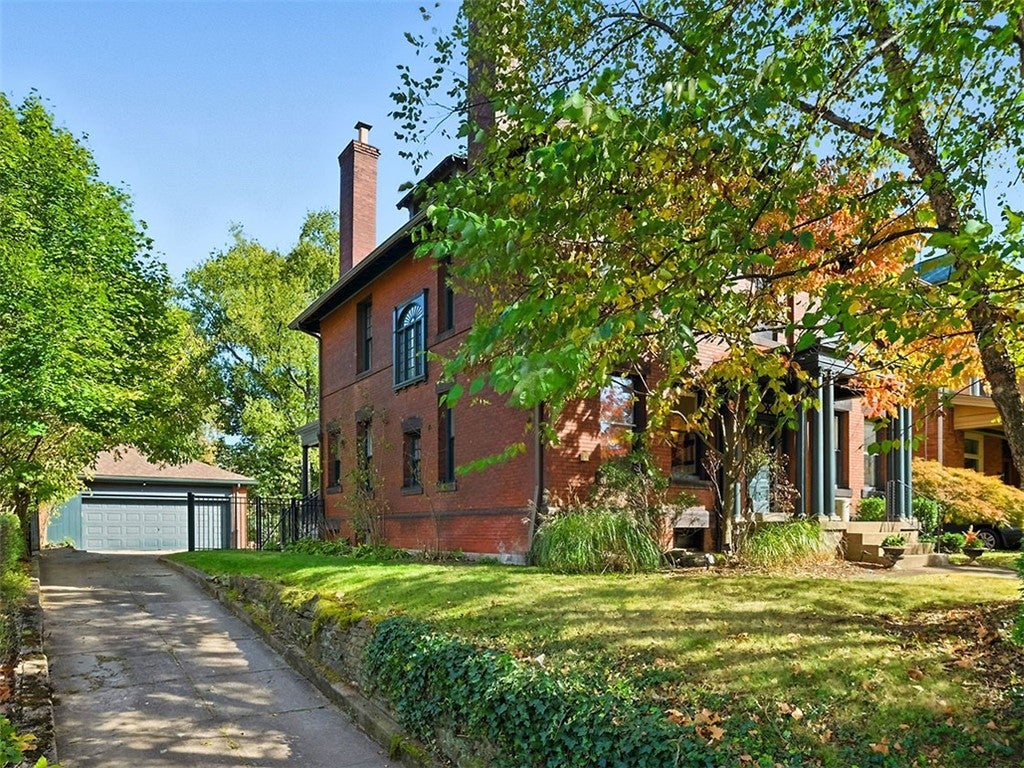 Pittsburgh, Pennsylvania, 15217, United States, 4 Bedrooms Bedrooms, ,3 BathroomsBathrooms,Residential,Active,1969666