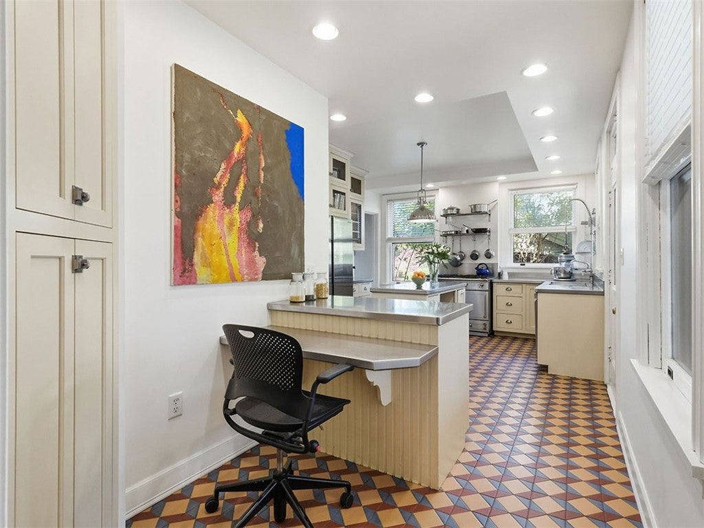 Pittsburgh, Pennsylvania, 15217, United States, 4 Bedrooms Bedrooms, ,3 BathroomsBathrooms,Residential,Active,1969666