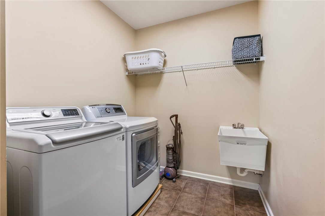 Pittsburgh, Pennsylvania, 15217, United States, 4 Bedrooms Bedrooms, ,4 BathroomsBathrooms,Residential,Active,1899201