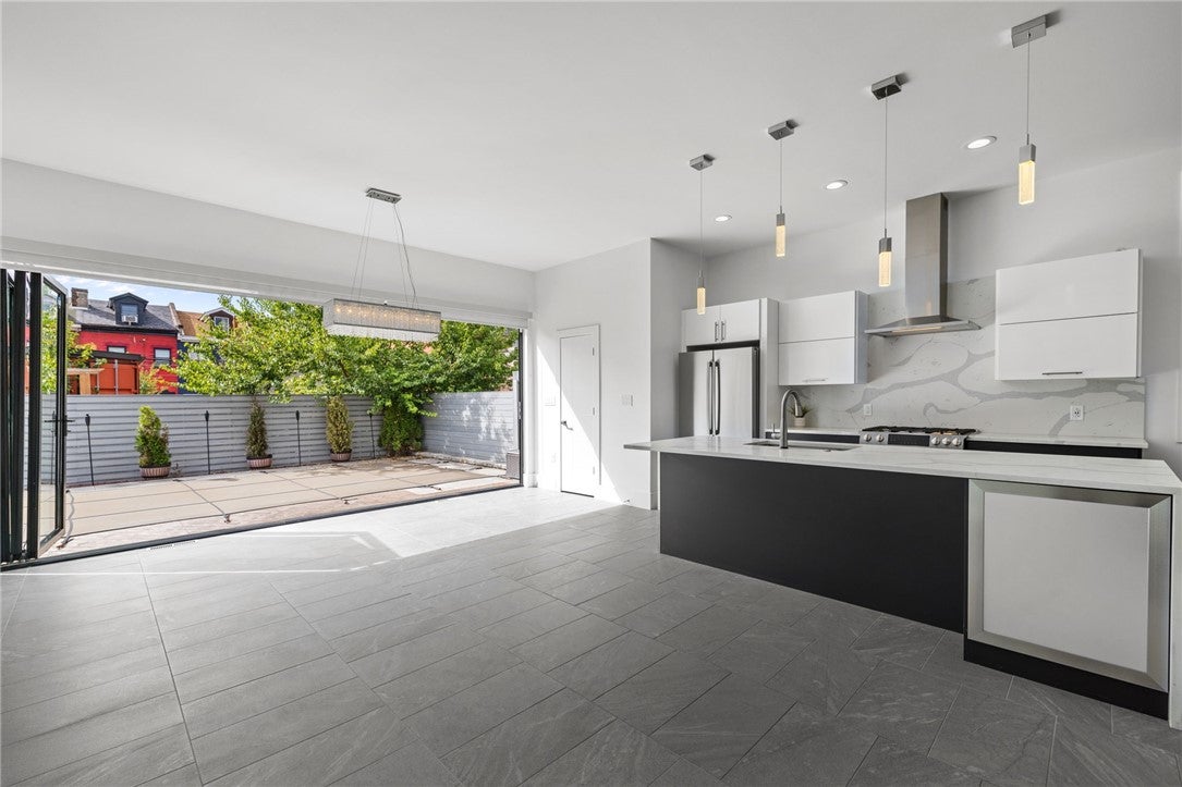 Pittsburgh, Pennsylvania, 15201, United States, 3 Bedrooms Bedrooms, ,4 BathroomsBathrooms,Residential,Active,1968384