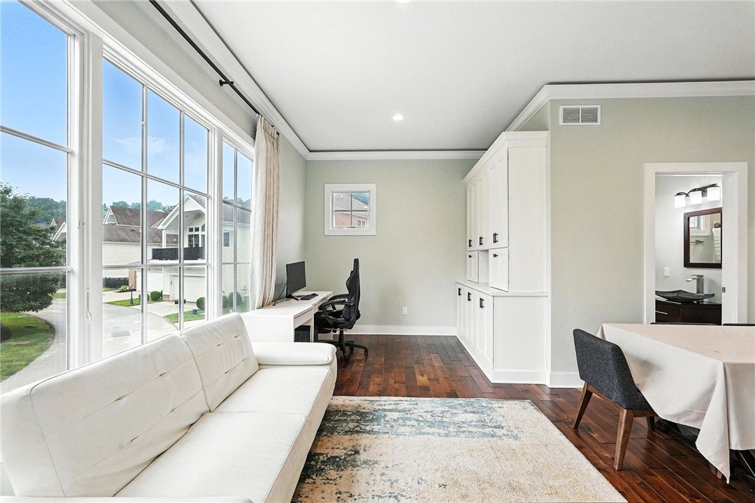 Pittsburgh, Pennsylvania, 15217, United States, 4 Bedrooms Bedrooms, ,5 BathroomsBathrooms,Residential,Active,1936146