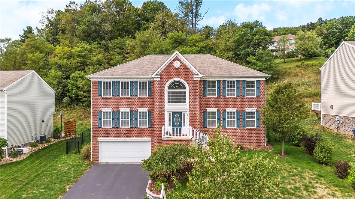 8057 MAUREEN Dr