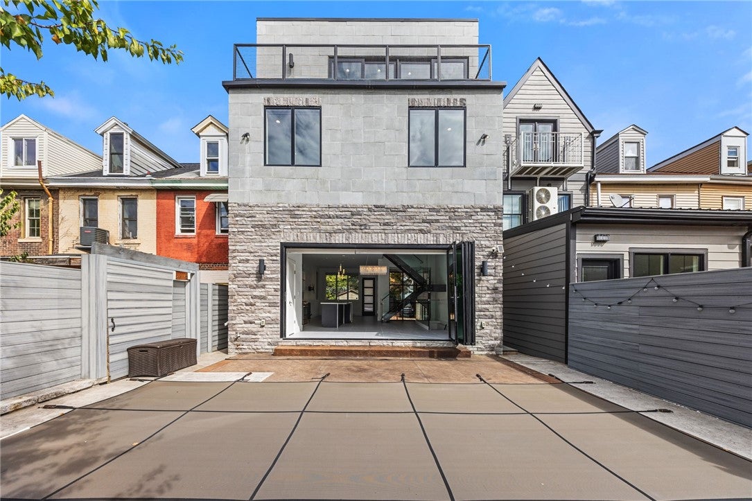 Pittsburgh, Pennsylvania, 15201, United States, 3 Bedrooms Bedrooms, ,4 BathroomsBathrooms,Residential,Active,1968384