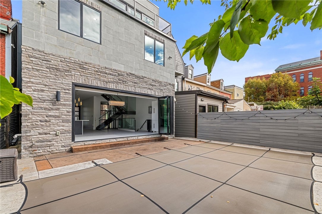 Pittsburgh, Pennsylvania, 15201, United States, 3 Bedrooms Bedrooms, ,4 BathroomsBathrooms,Residential,Active,1968384