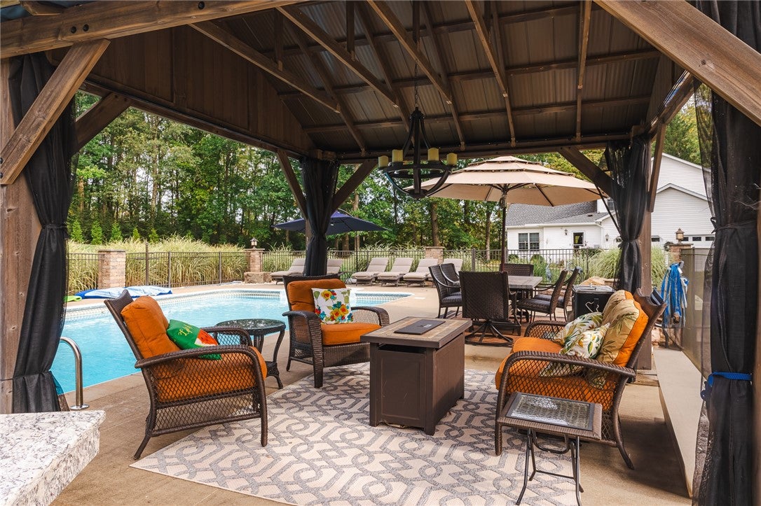 Valencia, Pennsylvania, 16059, United States, 4 Bedrooms Bedrooms, ,4 BathroomsBathrooms,Residential,Active,2011196