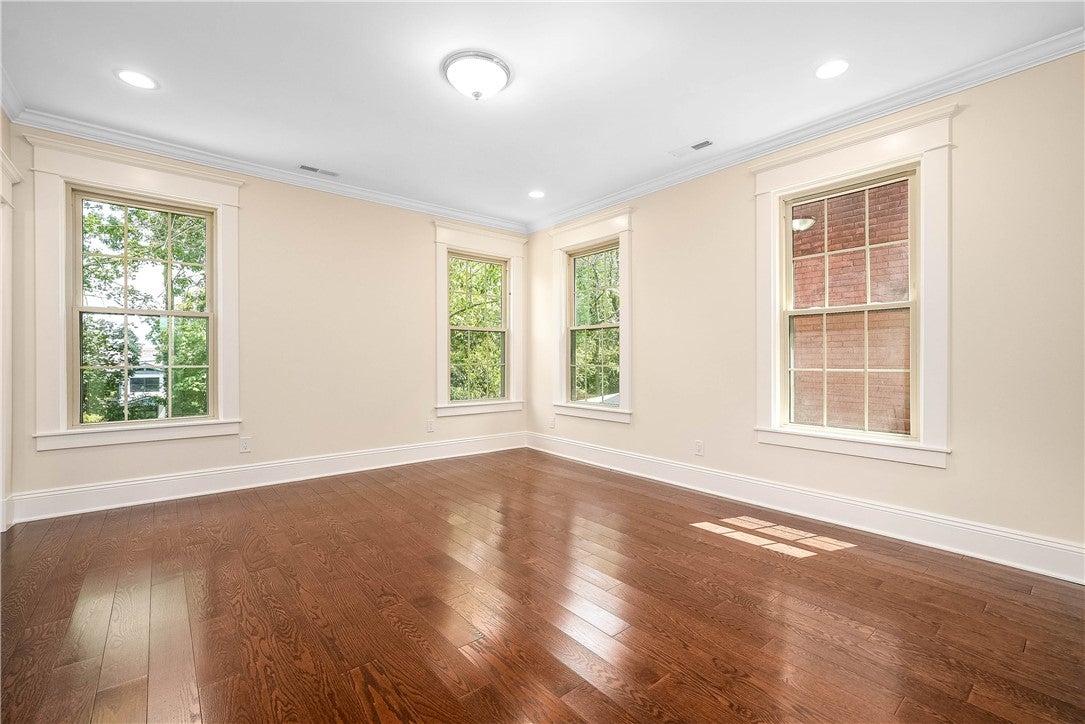 Pittsburgh, Pennsylvania, 15217, United States, 5 Bedrooms Bedrooms, ,4 BathroomsBathrooms,Residential,Active,1922334