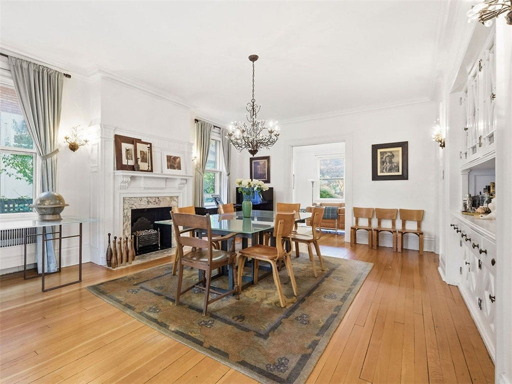 Pittsburgh, Pennsylvania, 15217, United States, 4 Bedrooms Bedrooms, ,3 BathroomsBathrooms,Residential,Active,1969666