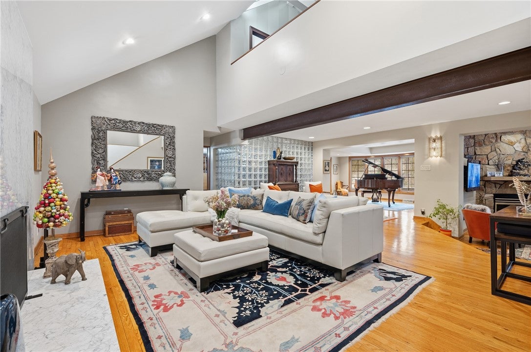 Pittsburgh, Pennsylvania, 15238, United States, 4 Bedrooms Bedrooms, ,4 BathroomsBathrooms,Residential,Active,1853348