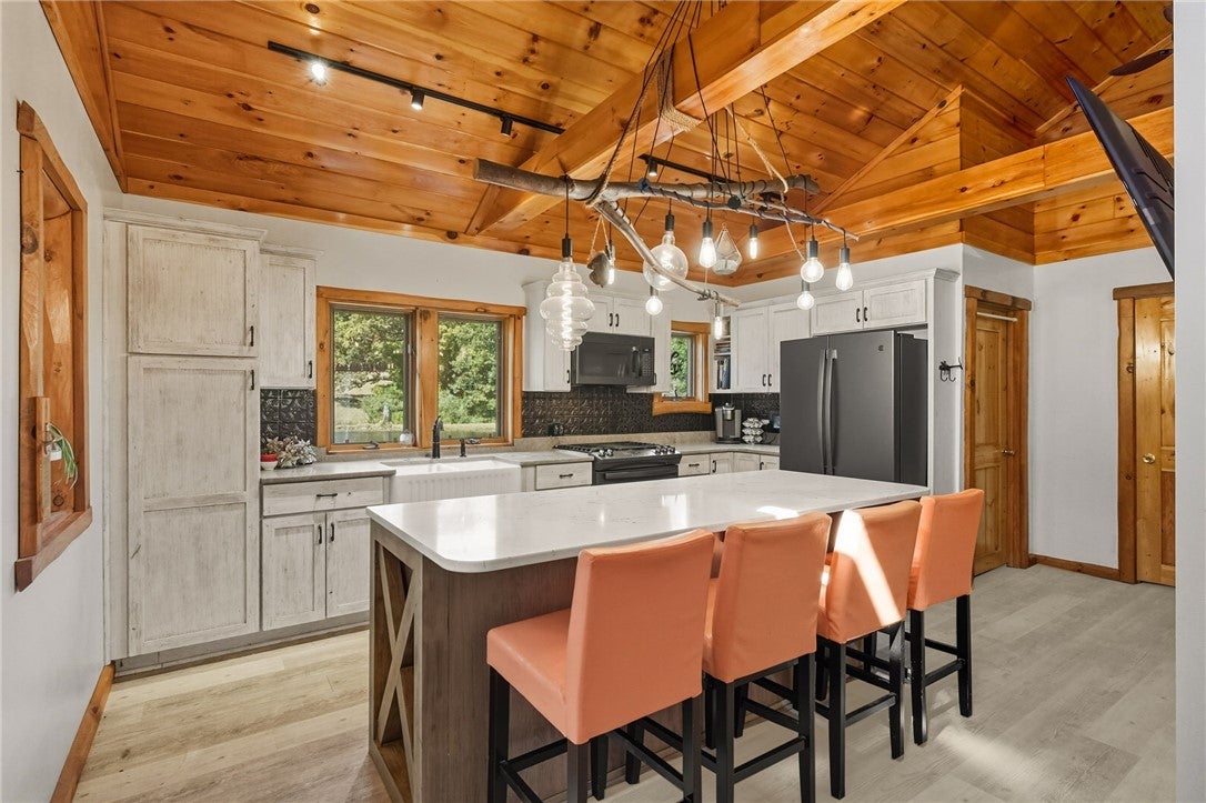 Emlenton, Pennsylvania, 16373, United States, 3 Bedrooms Bedrooms, ,3 BathroomsBathrooms,Residential,Active,1945255