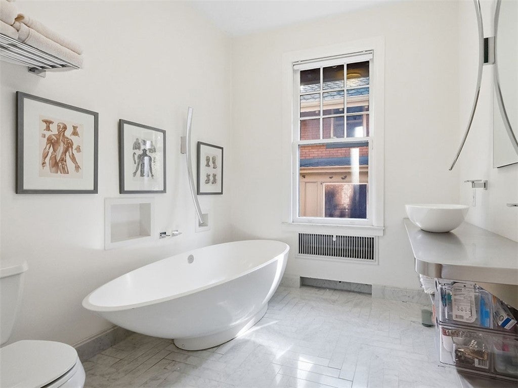 Pittsburgh, Pennsylvania, 15217, United States, 4 Bedrooms Bedrooms, ,3 BathroomsBathrooms,Residential,Active,1969666