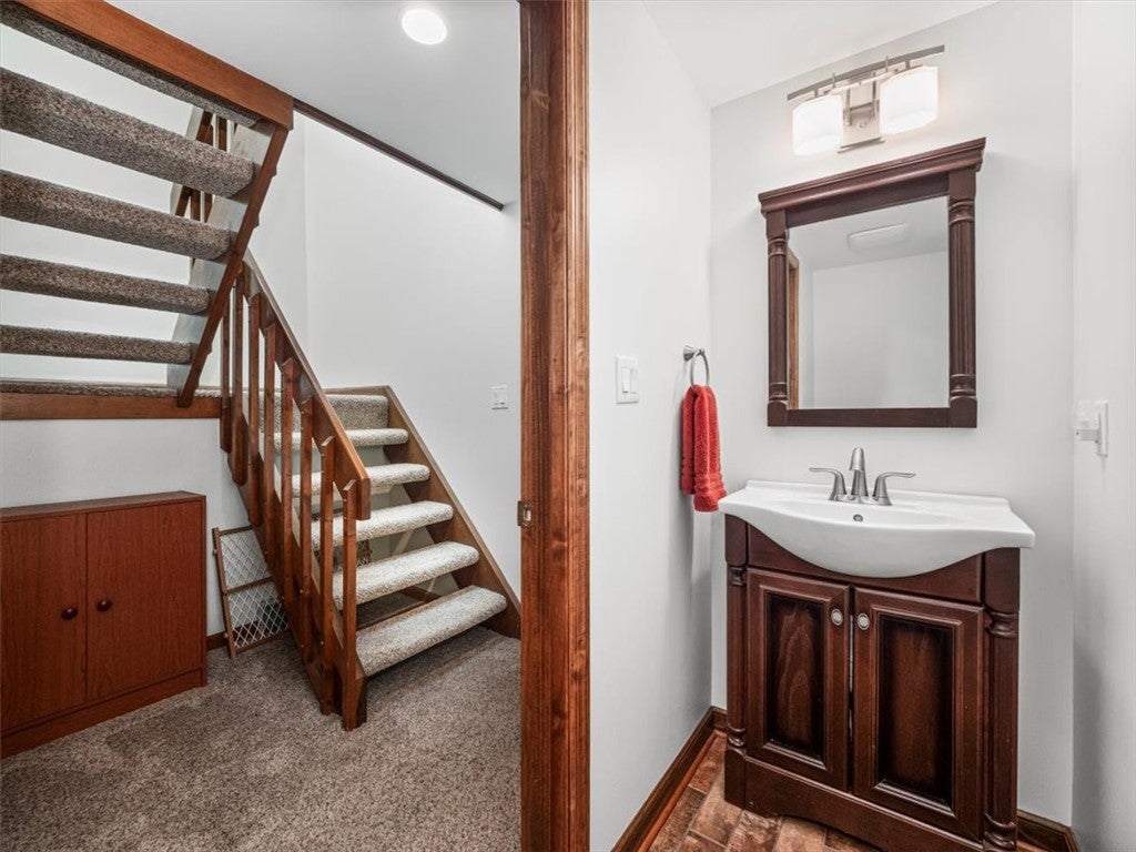 Pittsburgh, Pennsylvania, 15241, United States, 4 Bedrooms Bedrooms, ,5 BathroomsBathrooms,Residential,Active,1926915