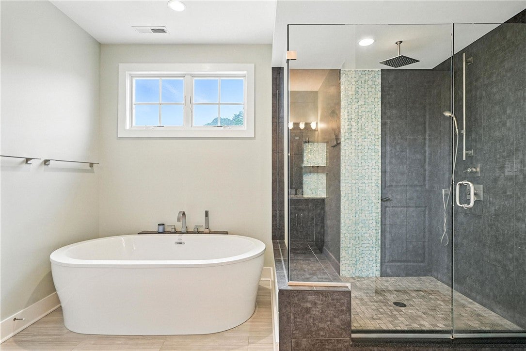 Pittsburgh, Pennsylvania, 15217, United States, 4 Bedrooms Bedrooms, ,5 BathroomsBathrooms,Residential,Active,1936146