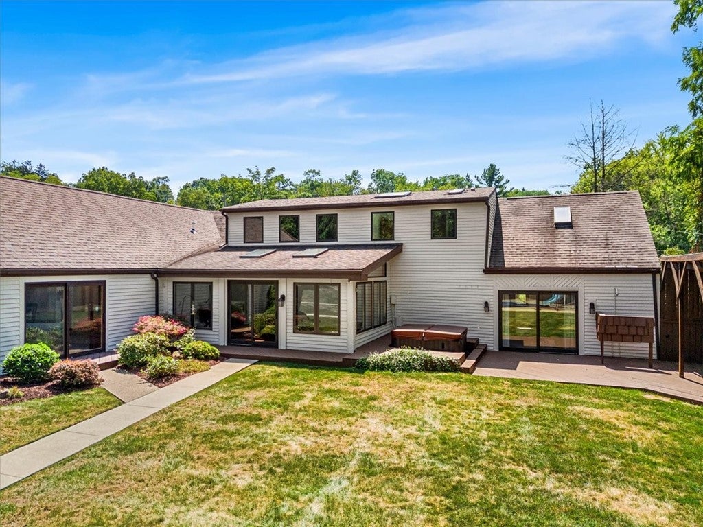 Pittsburgh, Pennsylvania, 15241, United States, 4 Bedrooms Bedrooms, ,5 BathroomsBathrooms,Residential,Active,1926915