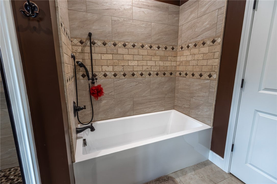 Mercer, Pennsylvania, 16137, United States, 3 Bedrooms Bedrooms, ,4 BathroomsBathrooms,Residential,Active,2040220