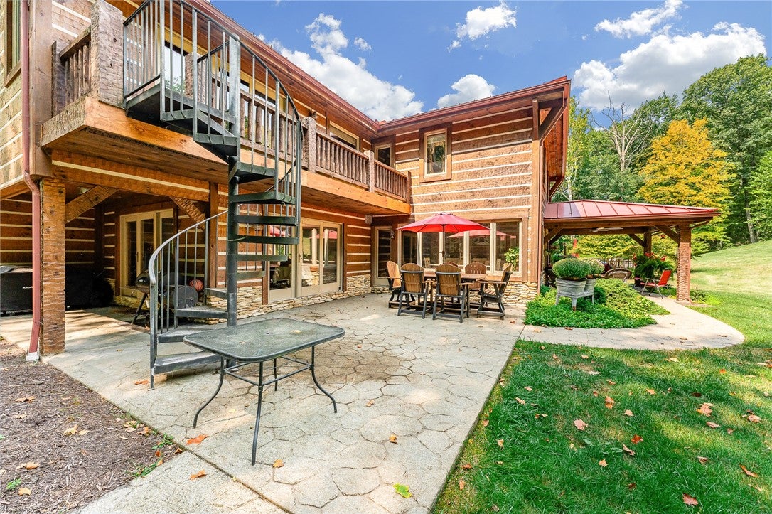 Waynesburg, Pennsylvania, 15370, United States, 5 Bedrooms Bedrooms, ,5 BathroomsBathrooms,Residential,Active,1971790