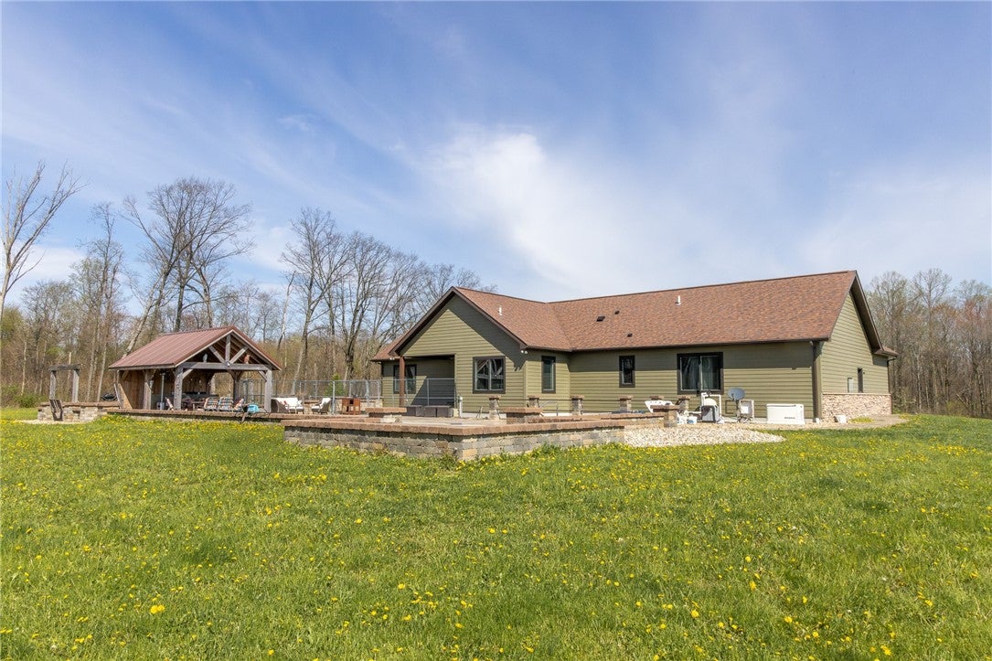 Mercer, Pennsylvania, 16137, United States, 3 Bedrooms Bedrooms, ,4 BathroomsBathrooms,Residential,Active,2040220