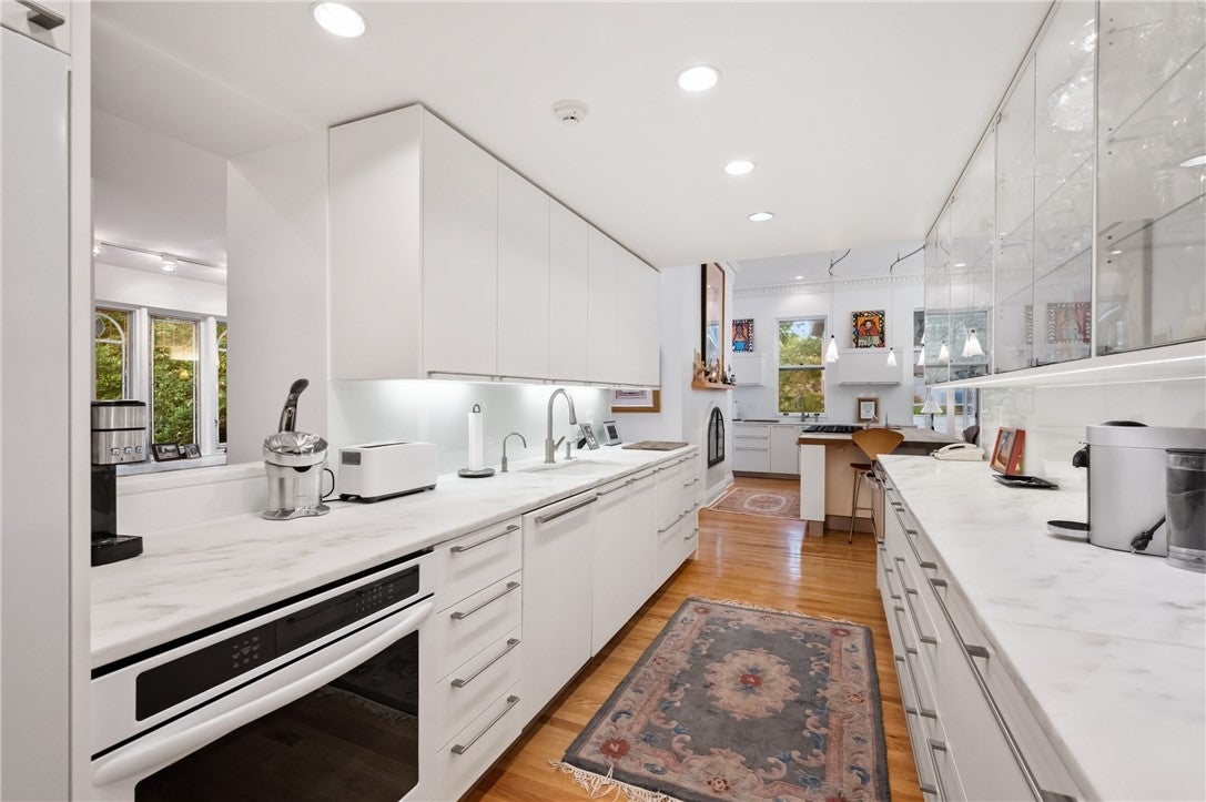 Pittsburgh, Pennsylvania, 15232, United States, 8 Bedrooms Bedrooms, ,6 BathroomsBathrooms,Residential,Active,1973278