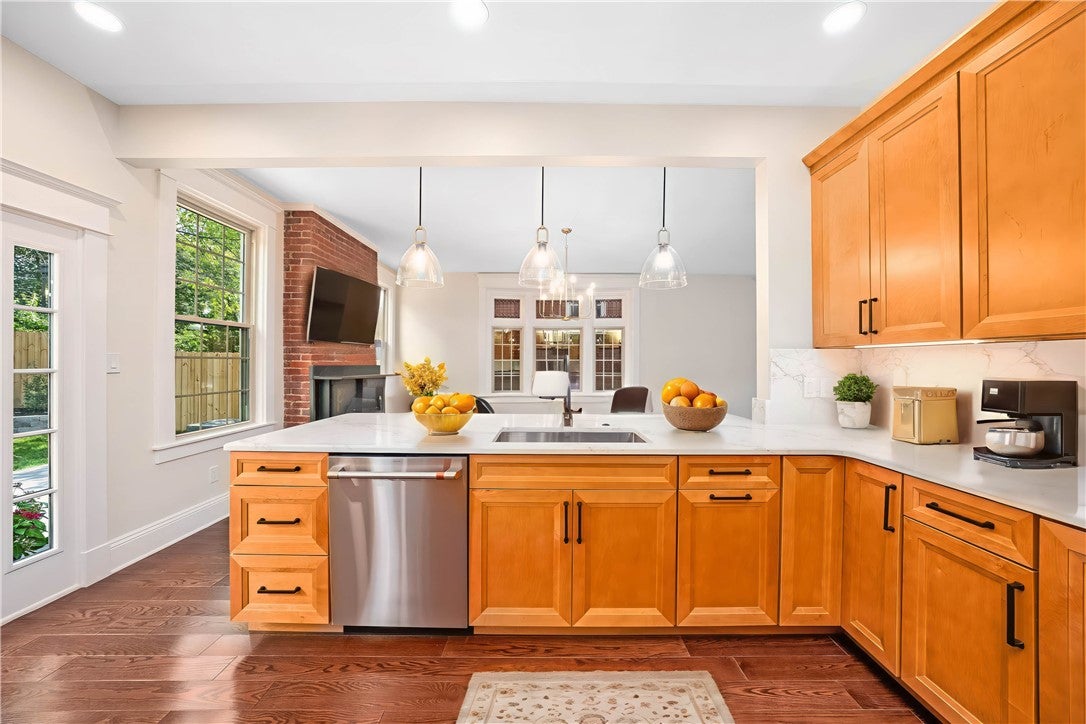 Pittsburgh, Pennsylvania, 15217, United States, 5 Bedrooms Bedrooms, ,4 BathroomsBathrooms,Residential,Active,1922334