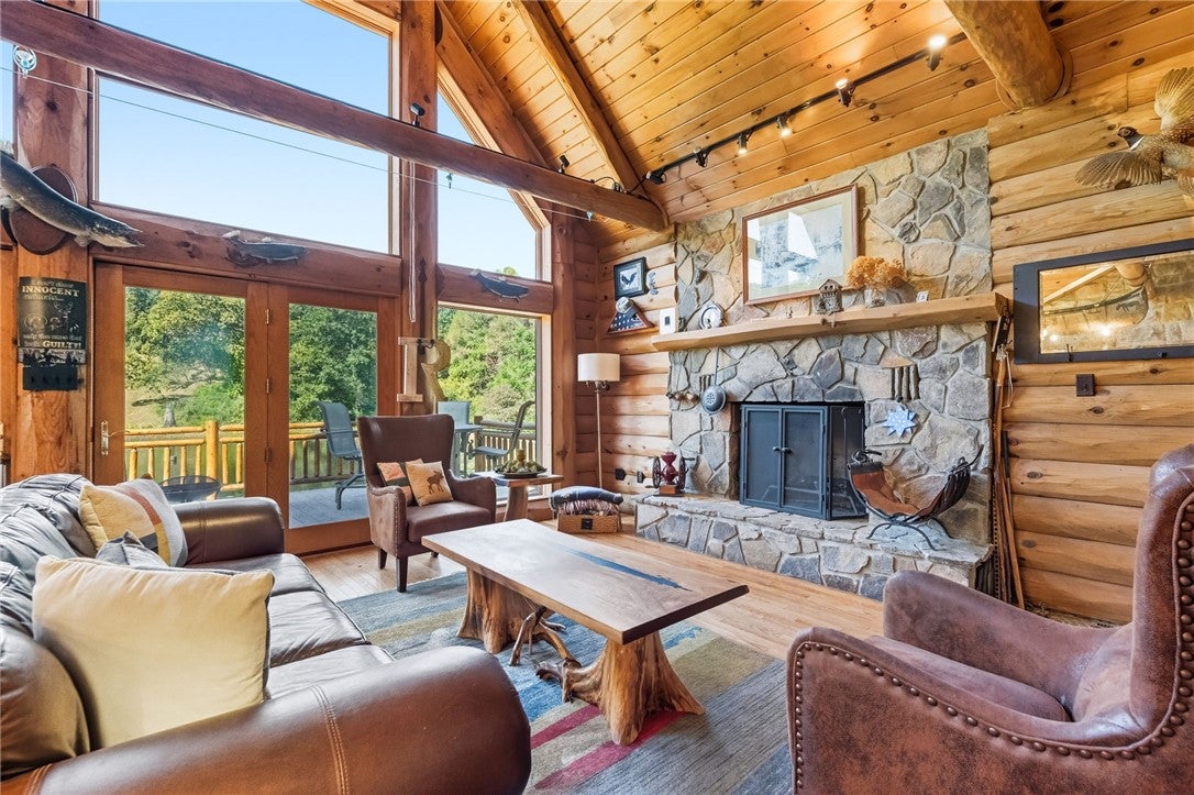 Emlenton, Pennsylvania, 16373, United States, 3 Bedrooms Bedrooms, ,3 BathroomsBathrooms,Residential,Active,1945255