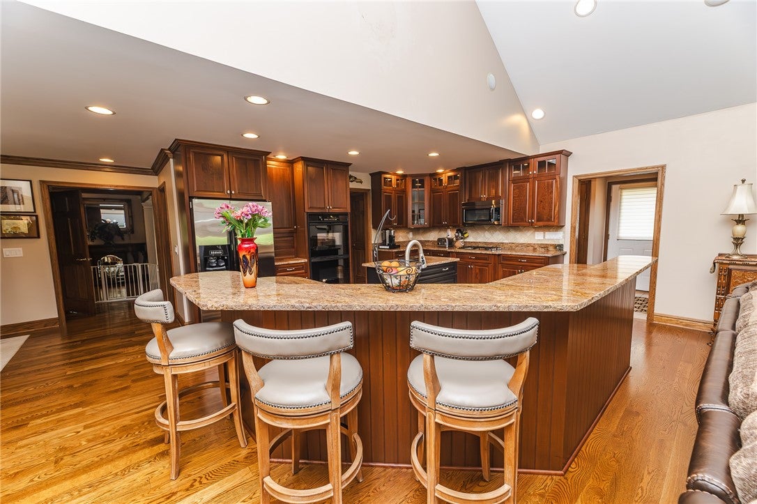 Valencia, Pennsylvania, 16059, United States, 4 Bedrooms Bedrooms, ,4 BathroomsBathrooms,Residential,Active,1922744