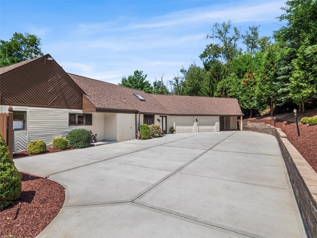 Pittsburgh, Pennsylvania, 15241, United States, 4 Bedrooms Bedrooms, ,5 BathroomsBathrooms,Residential,Active,1926915